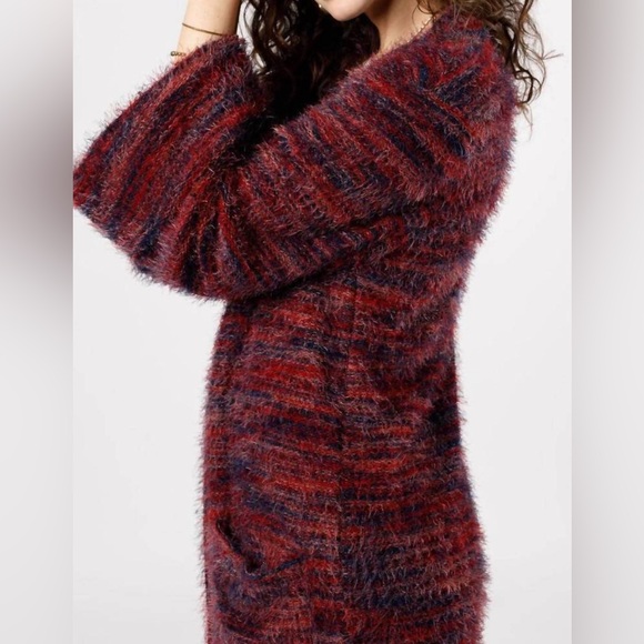 Cardigan Oversize Fits even Large Band of Free in red multi Soft and Comfy - NWT - Picture 3 of 7